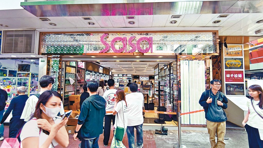 莎莎業績大翻身,十一國慶黃金周期間港澳線下銷售比去年同期勁升逾六成。 莎莎業績大翻身,十一國慶黃金周期間港澳線下銷售比去年同期勁升逾六成。