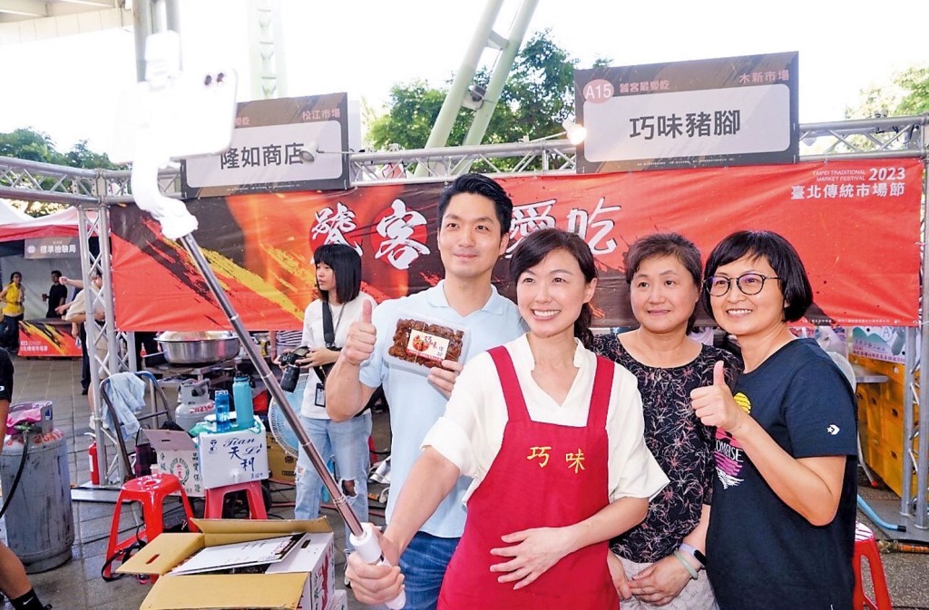 藍營的蔣萬安一向人氣高企,頗受民眾歡迎,民調一直領先綠營的沈伯洋百分之十七。 藍營的蔣萬安一向人氣高企,頗受民眾歡迎,民調一直領先綠營的沈伯洋百分之十七。