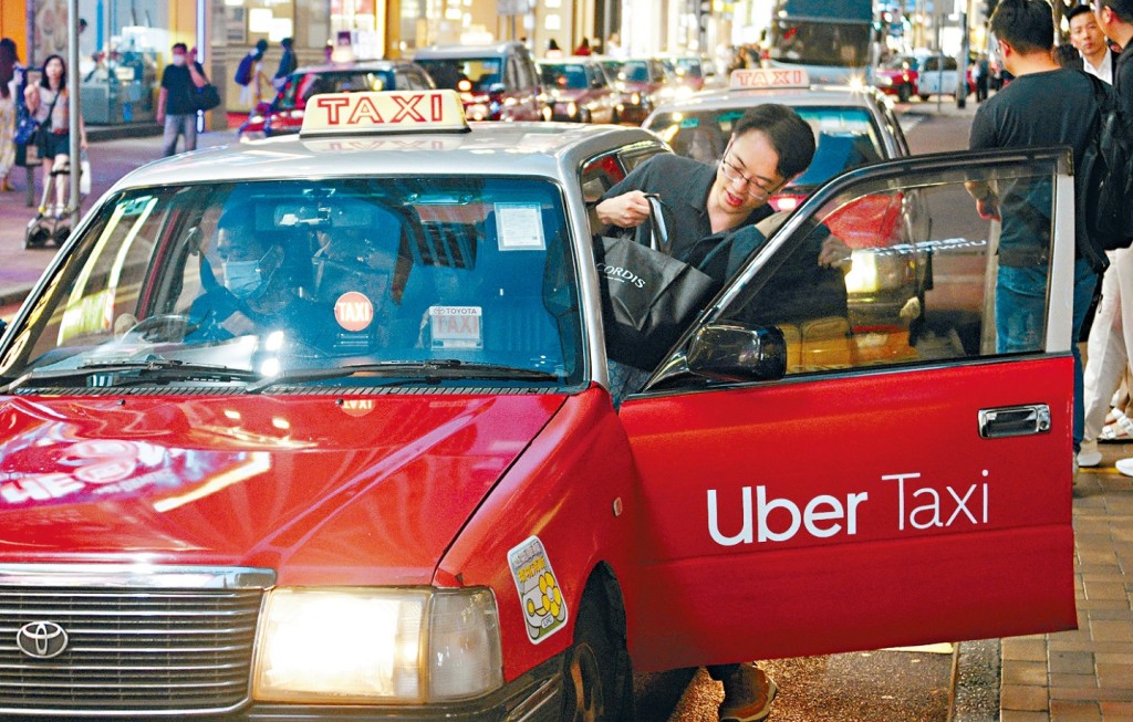 Uber為客戶提供不同優惠,包括去機場的優惠。 Uber為客戶提供不同優惠,包括去機場的優惠。