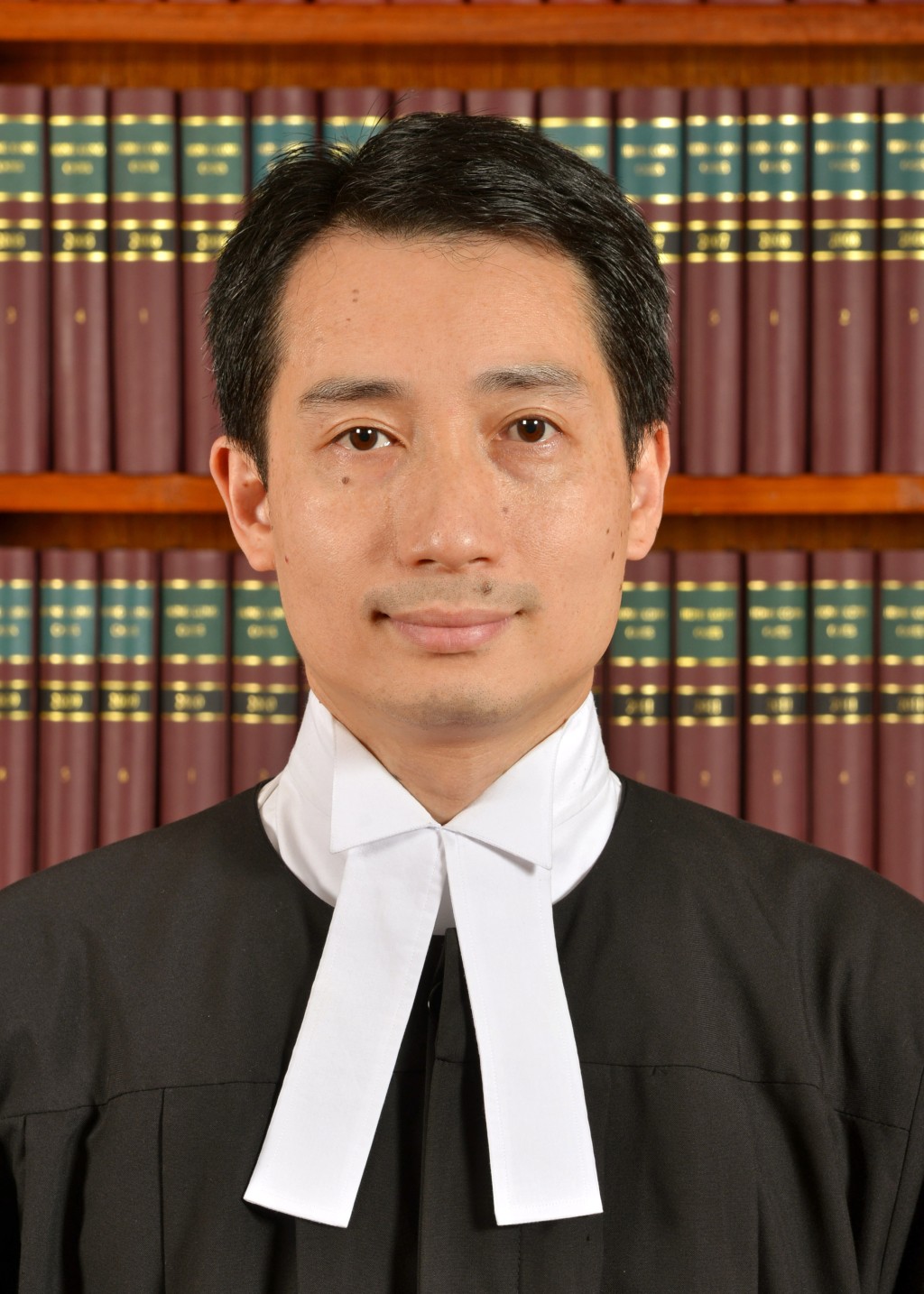 署理主任裁判官鄭念慈判刑時強調案件不存在任何「連坐」 或「集體懲罰」，被告判刑純粹基於其自身行為及罪責，與潛逃者是否親屬無關。