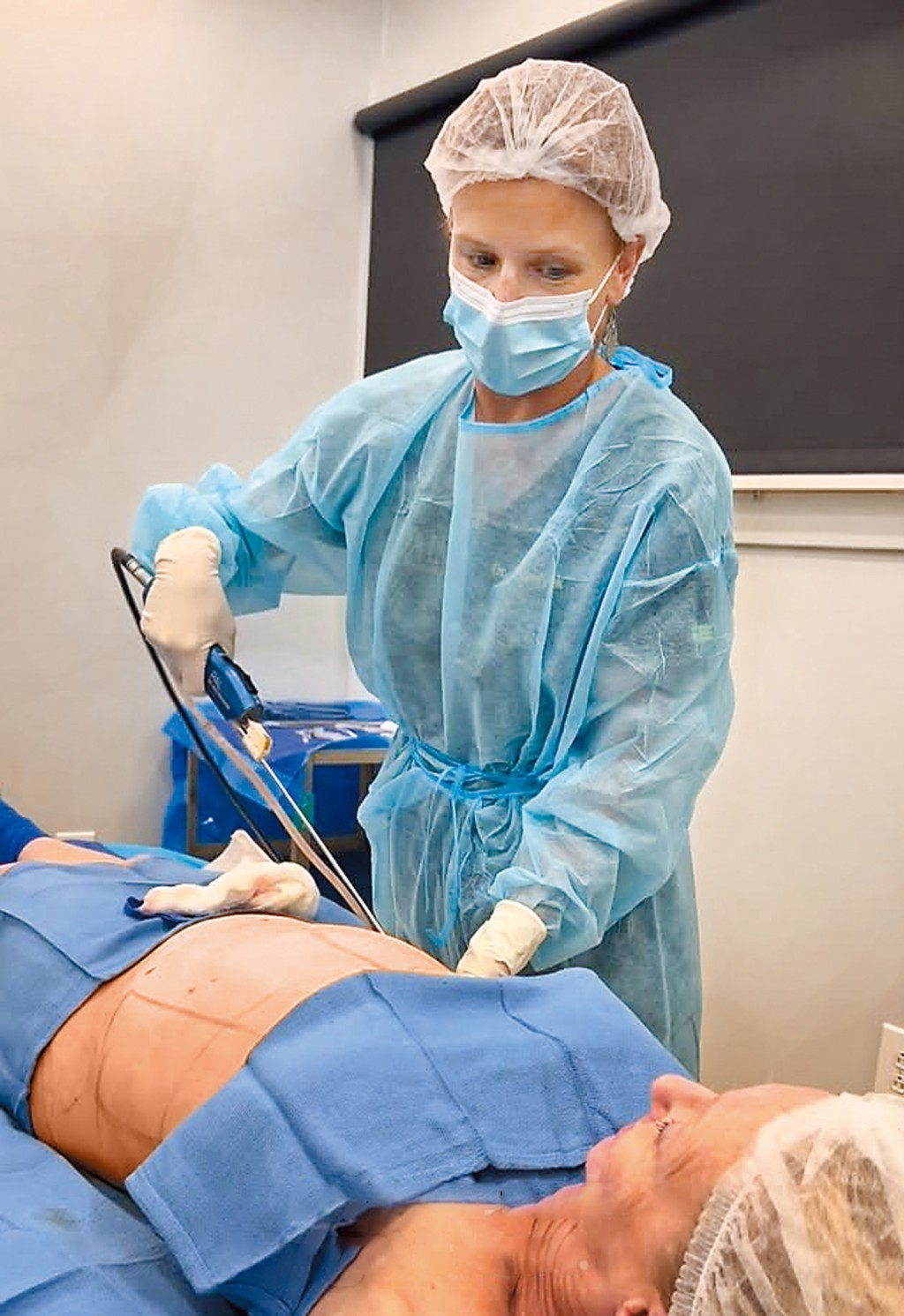 美國的美容手術市場規模每年高達二百二十億元,但在快速擴張下醫療質素卻受質疑。 美國的美容手術市場規模每年高達二百二十億元,但在快速擴張下醫療質素卻受質疑。