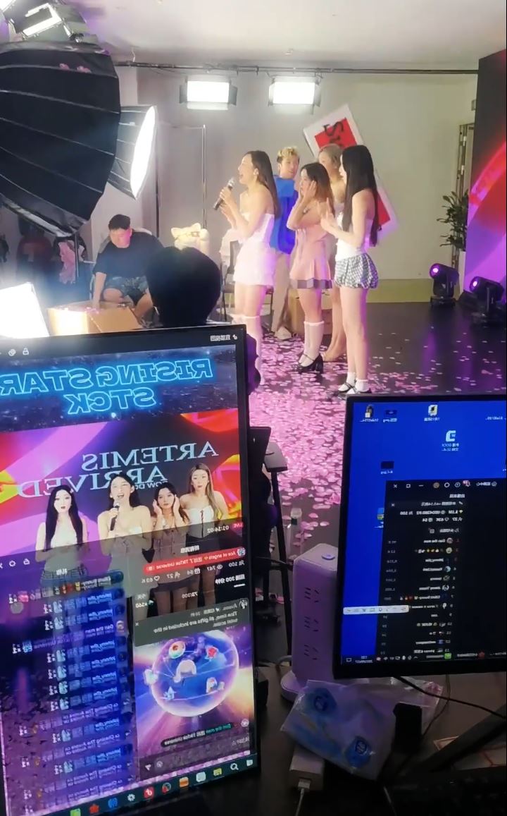 有中國女團播主表示,在中東表演時曾有富豪3分鐘內打賞逾百萬人民幣。微博@LAC-慶舍 有中國女團播主表示,在中東表演時曾有富豪3分鐘內打賞逾百萬人民幣。微博@LAC-慶舍