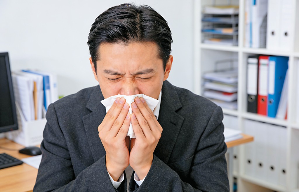 咳出的痰液顏色不能單獨判斷病情。 咳出的痰液顏色不能單獨判斷病情。