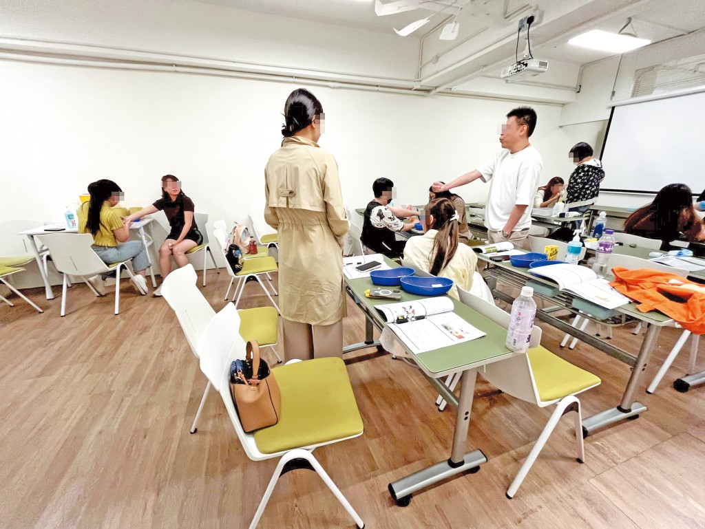 陳Ｘ康被指教授的課程內容，有誤導之嫌。