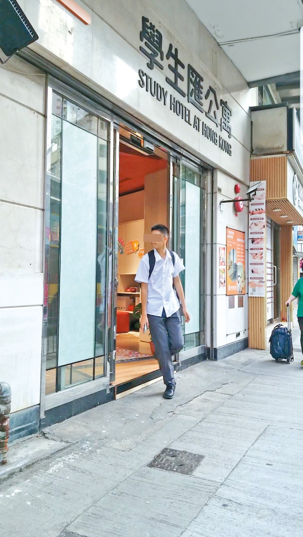 「學生匯」參觀職員指學生住宿費用每月約一萬多元,須預支一年費用。 「學生匯」參觀職員指學生住宿費用每月約一萬多元,須預支一年費用。