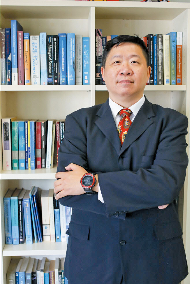 袁偉基指學生宿舍提供穩定現金流,且租金多採取預繳模式,有助改善發展商資金周轉。 袁偉基指學生宿舍提供穩定現金流,且租金多採取預繳模式,有助改善發展商資金周轉。