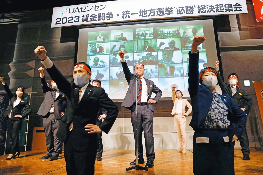 日本每年的「春鬥」都是打工仔重要活動,去年春鬥後平均加人工百分之三,成九七後加薪最多一年。 日本每年的「春鬥」都是打工仔重要活動,去年春鬥後平均加人工百分之三,成九七後加薪最多一年。