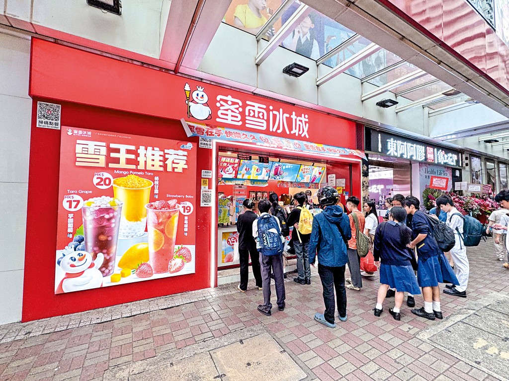 蜜雪集團去年純利增加三成三至五十八億九千萬元人民幣，截至去年底全球門店增至近六萬間。