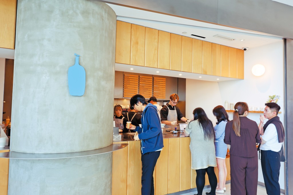 市場消息指，由黎輝（David Li）創辦、獲新加坡政府投資公司支持的大鉦資本，已完成收購藍瓶咖啡全球零售分店業務。