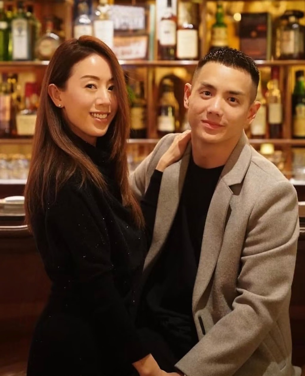 身為資深影視監製梁家樹的女兒，梁靖琪經歷過上一段豪門婚姻後，最終選擇與小八歲的施雋賢攜手共度餘生。