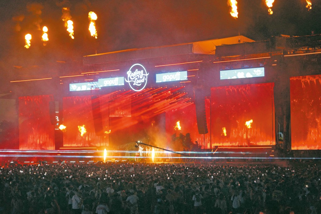 因Salt Bae在世界盃中的不當行為,大型音樂節Rolling Loud發聲明禁止其參加翌年在洛杉磯舉行的音樂節。 因Salt Bae在世界盃中的不當行為,大型音樂節Rolling Loud發聲明禁止其參加翌年在洛杉磯舉行的音樂節。