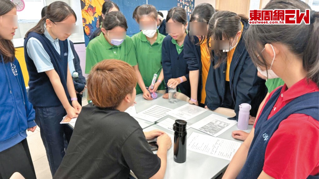 「愛羣」團隊自製的「劇本殺」遊戲，讓學童體驗角色的處境和掙扎，學習心理健康知識。