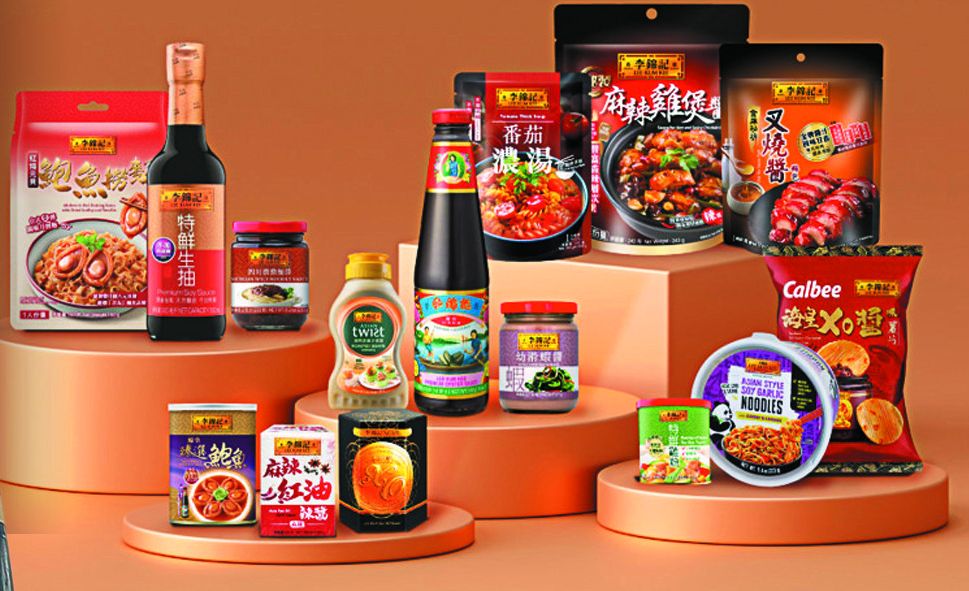 李錦記提供三百多款產品, 並銷往一百多個國家及地區, 產品包裝會因應當地消費者的 喜好,而作出相應調整。 李錦記提供三百多款產品, 並銷往一百多個國家及地區, 產品包裝會因應當地消費者的 喜好,而作出相應調整。