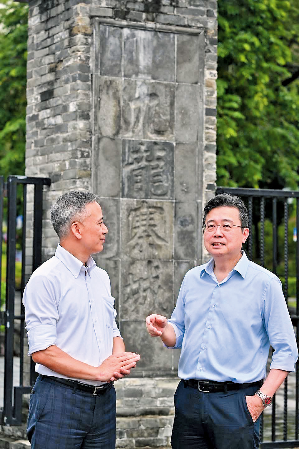 劉智鵬曾與立法會議員姚柏良一同導賞「龍城文物徑」。