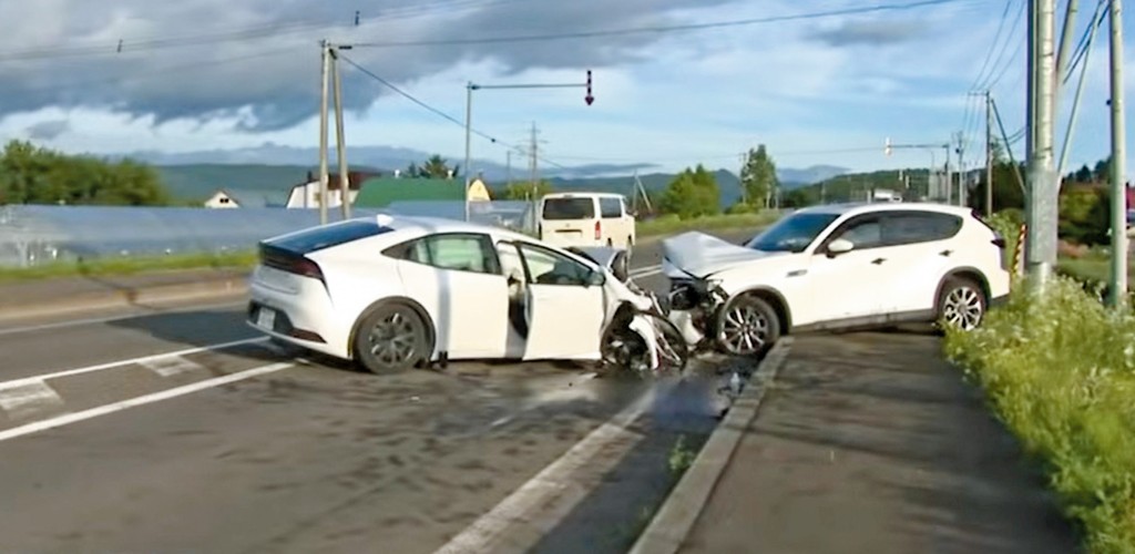 七月二十日,港人自駕遊汽車在北海道富良野的道路上與另一架車相撞,一名五十三歲的香港女遊客死亡。 七月二十日,港人自駕遊汽車在北海道富良野的道路上與另一架車相撞,一名五十三歲的香港女遊客死亡。