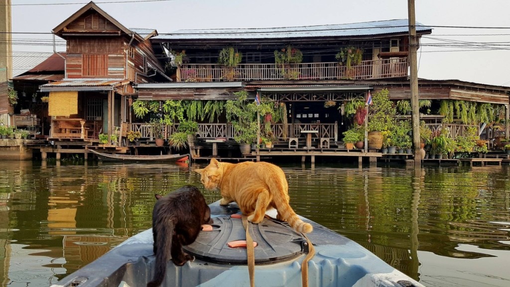 Si Yaek Huatakhe Café & Guesthouse Si Yaek Huatakhe Café & Guesthouse