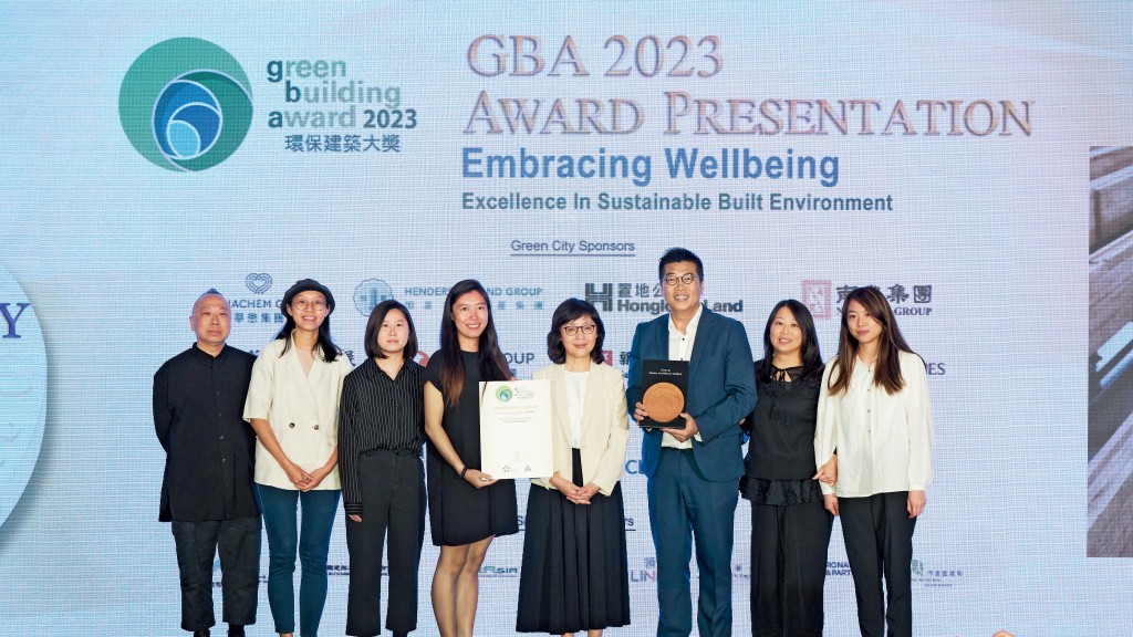 葉頌文創辦的葉頌文環保建築師事務所獲得由香港綠色建築議會及環保建築專業議會合辦的「環保建築大獎2023」，他稱對自己來說是一個極大鼓勵。