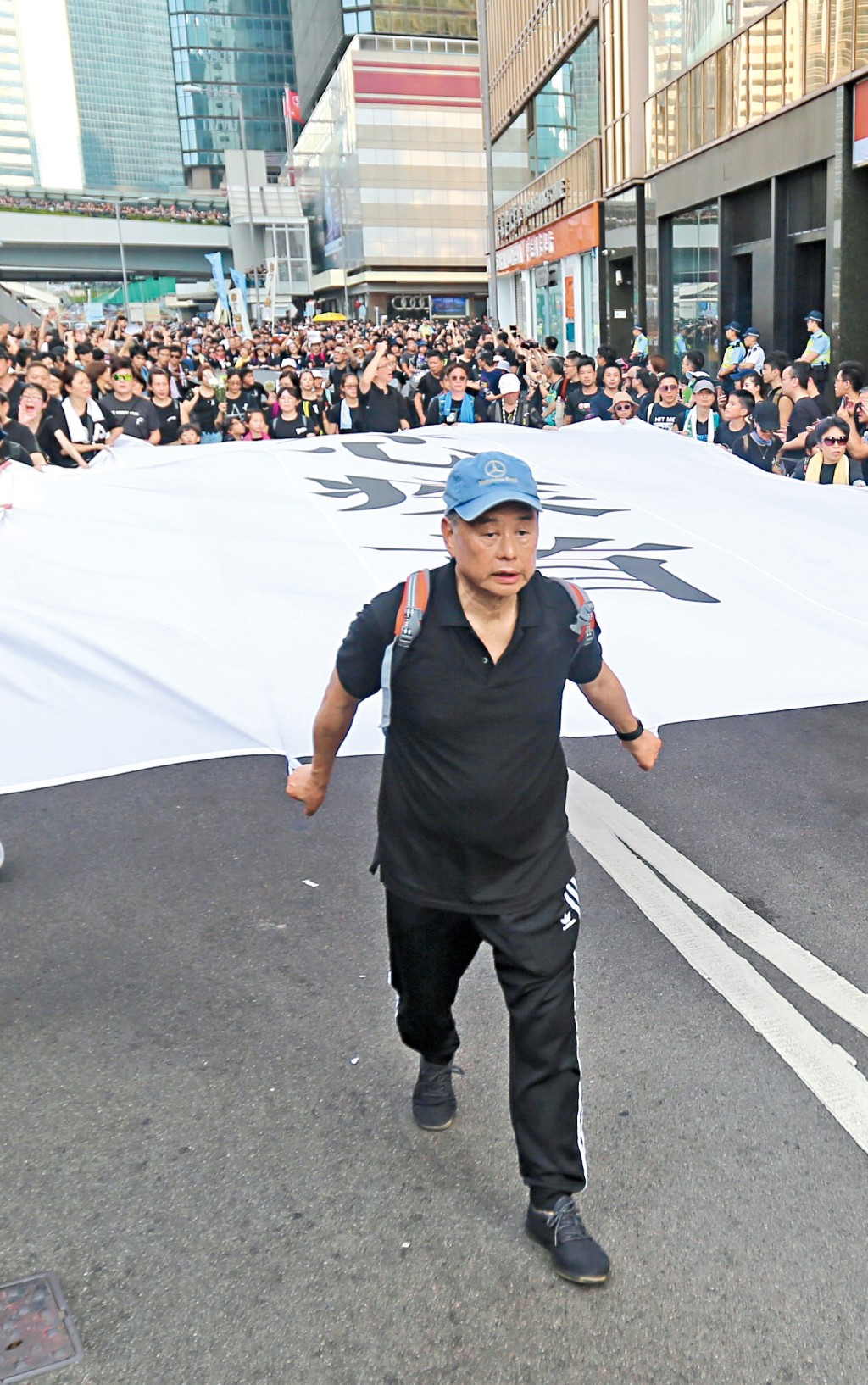 黎智英曾在二○一九年帶頭遊行，鼓動年輕人一齊上街。