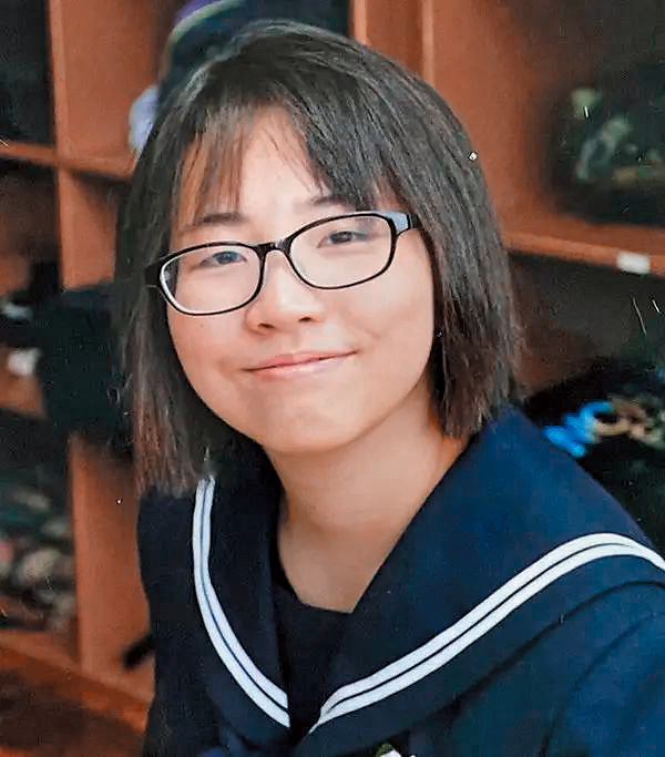 廣瀨爽彩的母親在律師協助下公開控訴,愛女是因校園欺凌求助無門,而放棄生命。 廣瀨爽彩的母親在律師協助下公開控訴,愛女是因校園欺凌求助無門,而放棄生命。