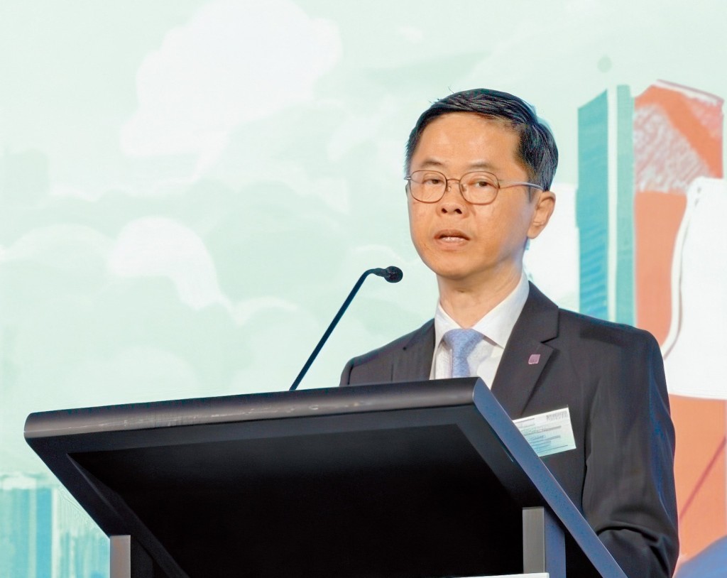 香港測量師學會副會長甘家輝認為,業主在工程停擺事件中受影響一方,未來可能面對工程成本增加,甚至須向承辦商索償損失等問題,須慎重考慮屋苑工程資金的運用,過程中可尋求顧問公司及律師的支援。 香港測量師學會副會長甘家輝認為,業主在工程停擺事件中受影響一方,未來可能面對工程成本增加,甚至須向承辦商索償損失等問題,須慎重考慮屋苑工程資金的運用,過程中可尋求顧問公司及律師的支援。