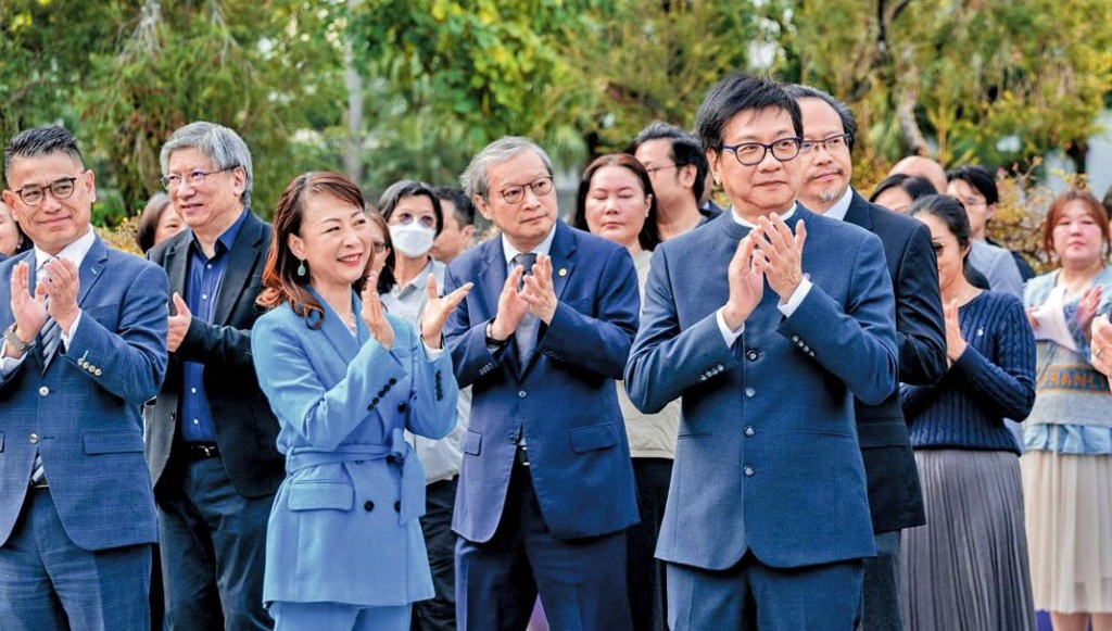 從武術到法律,如今黃汝榮在演藝學院又開展人生新編章。 從武術到法律,如今黃汝榮在演藝學院又開展人生新編章。