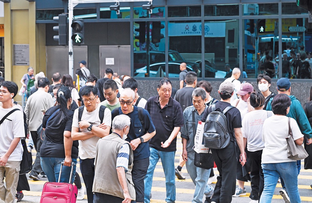 有投資經驗的退休人士，李兆波認為可以用「一百法則」 作資金分配。