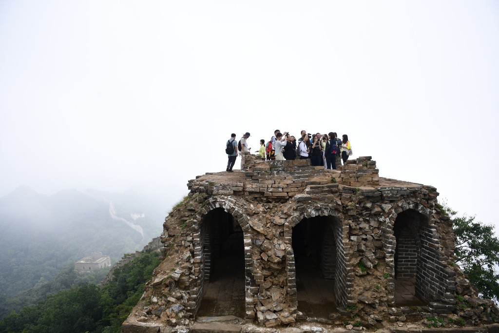 坊間有不少野長城探險團,由有經驗人士帶領,但因路途崎嶇仍存在危險。 坊間有不少野長城探險團,由有經驗人士帶領,但因路途崎嶇仍存在危險。