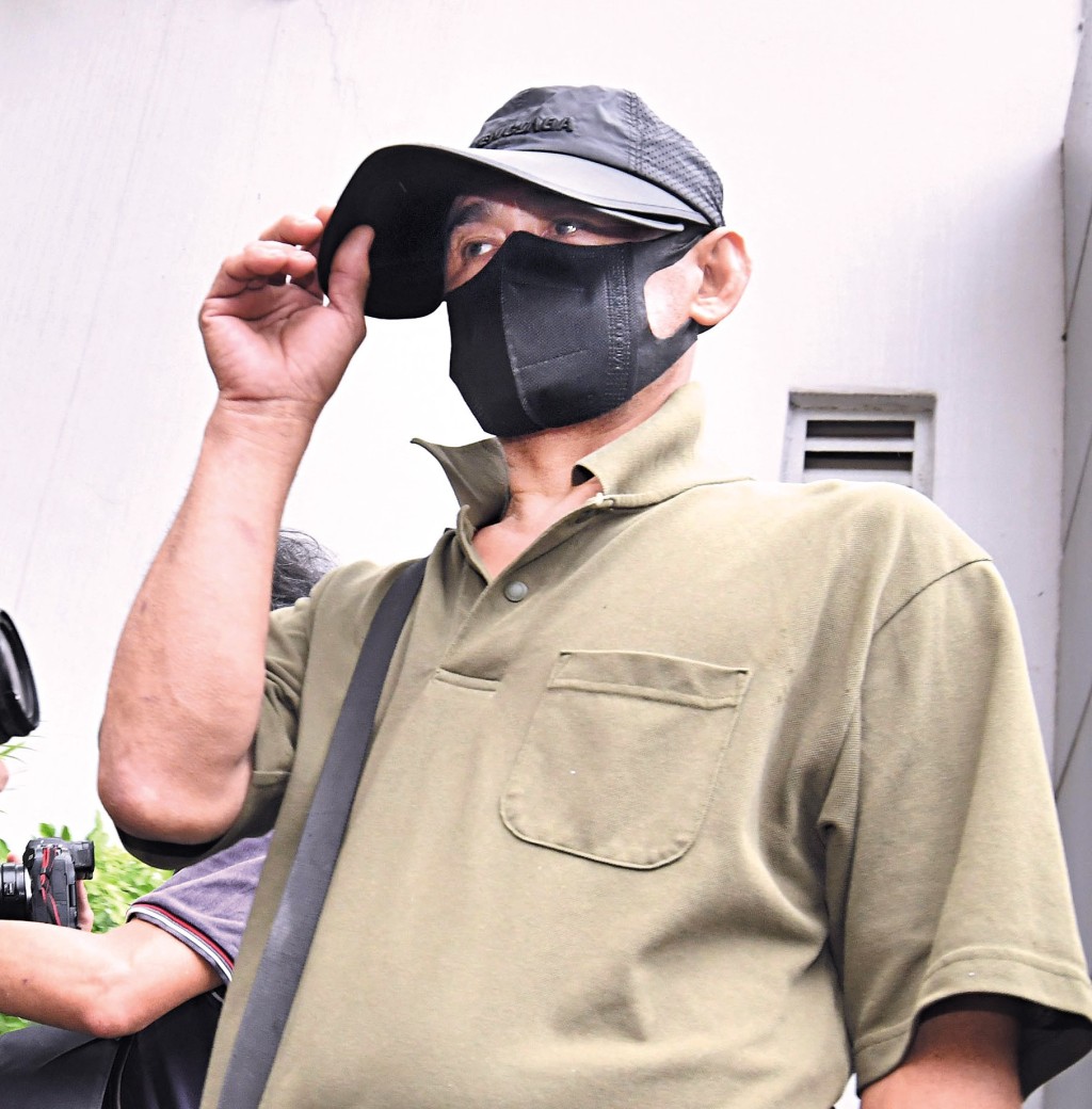 「拉里」狗主、五十二歲伍X庭在事發後，被控兩項「容許大型狗隻在公眾地方」罪，早前已提堂兼獲准保釋候查。