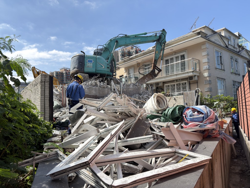 元朗奪命事故｜山貝村村屋清拆期間突冧牆壓死44歲女雜工遺3子女家庭陷困