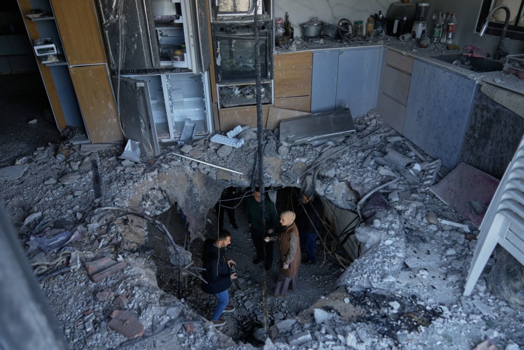 由於伊朗及以色列的安全形勢極不明朗,特區政府呼籲市民不應前赴當地。 由於伊朗及以色列的安全形勢極不明朗,特區政府呼籲市民不應前赴當地。