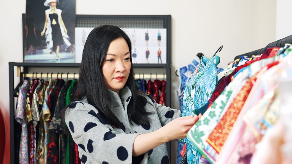 余嫿名字中的「嫿」字，意為嫻靜美好，出自《紅樓夢》的姽嫿詞。