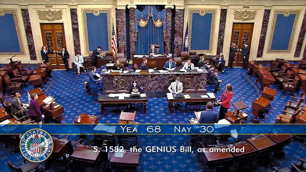 美國國會今年夏天通過的《GENIUS法案》,明確禁止合規穩定幣發行人使用黃金作為儲備。 美國國會今年夏天通過的《GENIUS法案》,明確禁止合規穩定幣發行人使用黃金作為儲備。