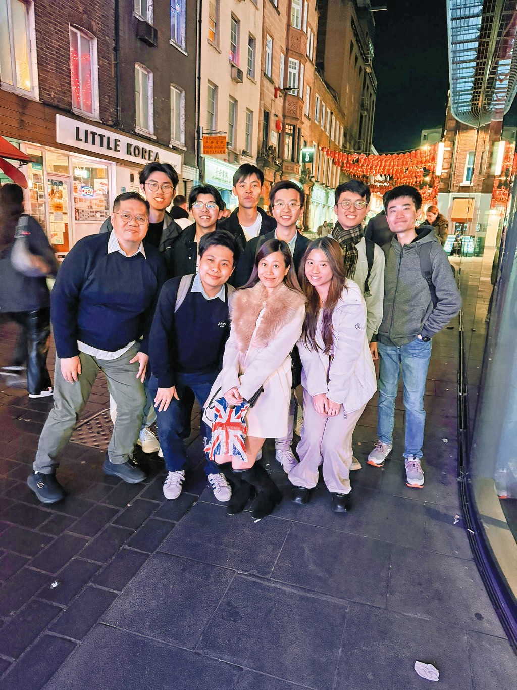 黃嘉恩(左)矢言享受與年輕人共事,加入生產力局其中一原因是希望可以幫助年輕人成長。 黃嘉恩(左)矢言享受與年輕人共事,加入生產力局其中一原因是希望可以幫助年輕人成長。