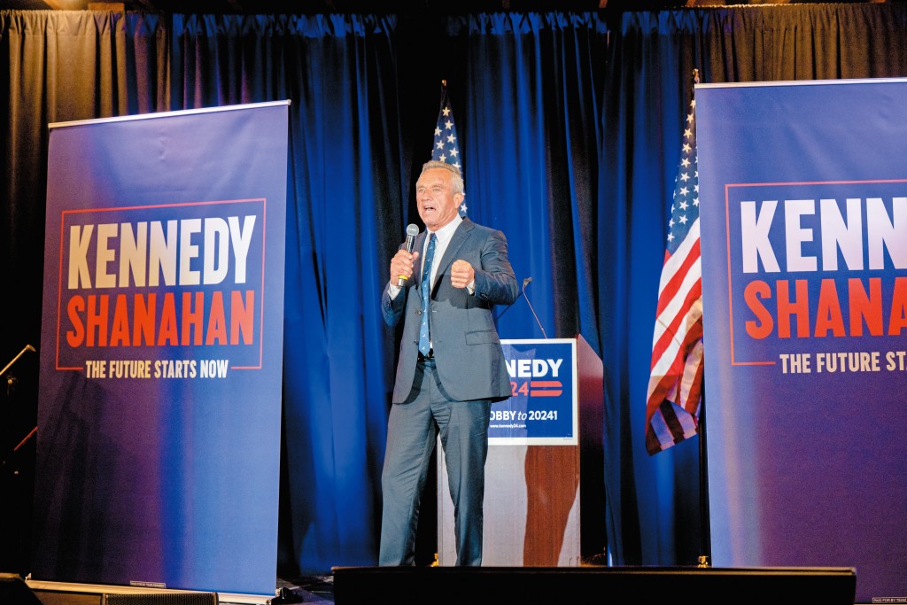 小甘迺迪於二四年參選總統選舉,落敗後獲特朗業邀請入閣,擔任衞生部長。 小甘迺迪於二四年參選總統選舉,落敗後獲特朗業邀請入閣,擔任衞生部長。