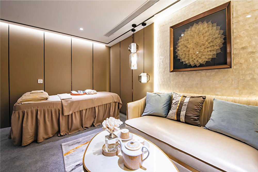 品牌首創的五星級醫美會所概念，透過雅致靜謐的氛圍與獨立私密空間，為客人提供一處身心療癒的港灣。