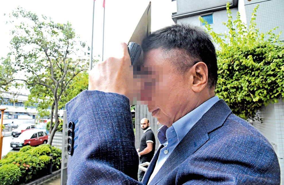 雪茄吧創辦人許Ｘ生，去年被控兩項非禮罪罪成，判監八星期，目前獲准保釋等候上訴。