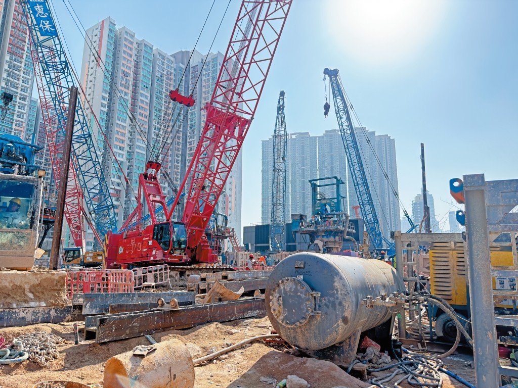 吳佩孚指丙午馬年的「午」是懸針字，代表高空跌下的意外，甚或與打針、蚊針造成的事故或傳染病有機會出現。