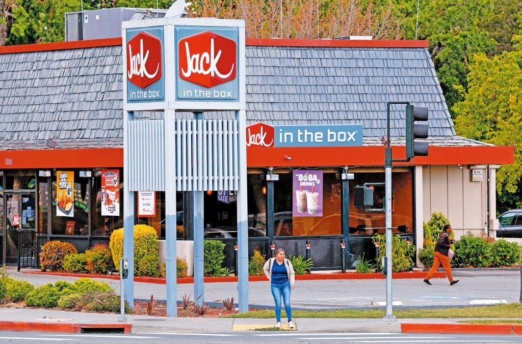 美國五大連鎖快餐店 Jack In The Box，因牛肉成本飆升，導致生意大跌，宣布由二五至二六年將關閉多達二百間分店。