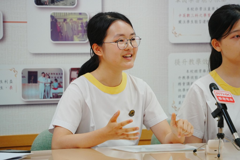 香港道教聯合會鄧顯紀念中學的王苑廷於文憑試,考獲六科5星星成為女狀元 香港道教聯合會鄧顯紀念中學的王苑廷於文憑試,考獲六科5星星成為女狀元