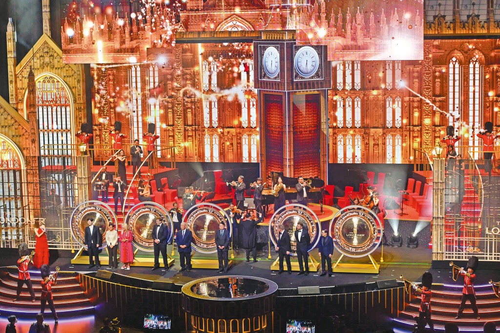 碧咸擔任澳門金沙度假區全球大使多年，包括在澳門倫敦人推出親自參與設計的「大衛·碧咸套房」。