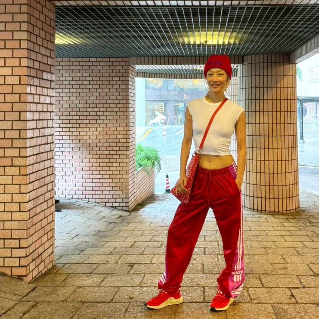 鄭秀文Sammi神隱半個月突然公開坐輪椅相 自爆行動不便有原因！