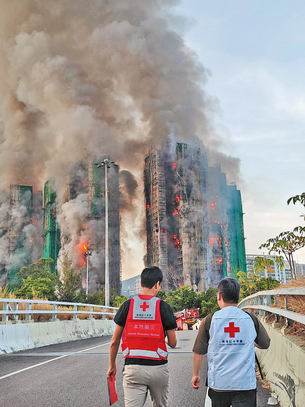 宏福苑大火是近年極其嚴重和罕見意外，紅會於事發後極速將之列為最高級別的救援任務，並動員所有部門約三百多人參予。