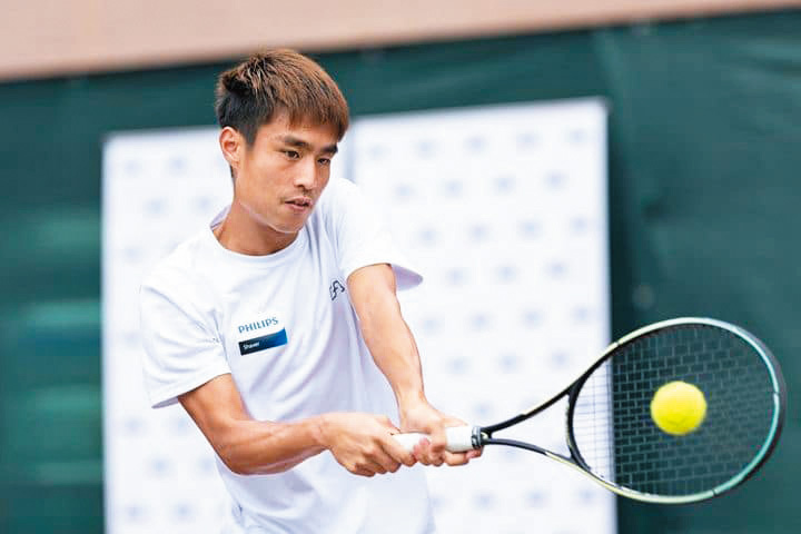 網球員王康傑穿上Gym Aesthetics的戰衣打比賽。