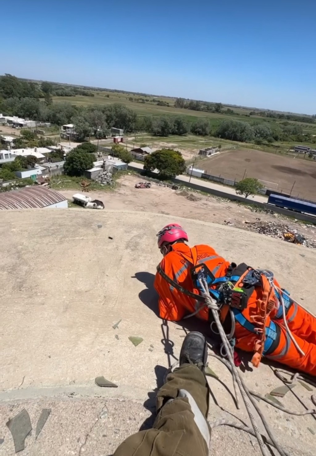 再貼近一點點....