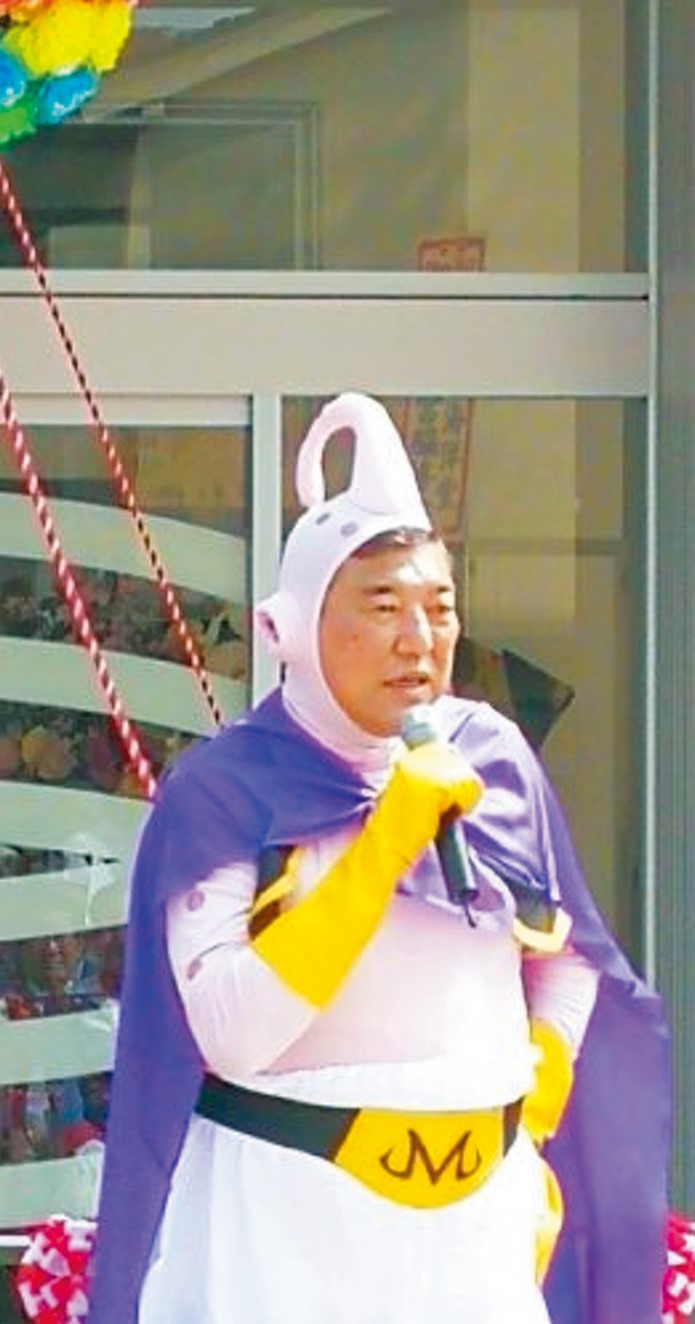 日本首相石破茂也曾扮過 《龍珠》中的魔人布歐,出席博物館開幕儀式。 日本首相石破茂也曾扮過 《龍珠》中的魔人布歐,出席博物館開幕儀式。