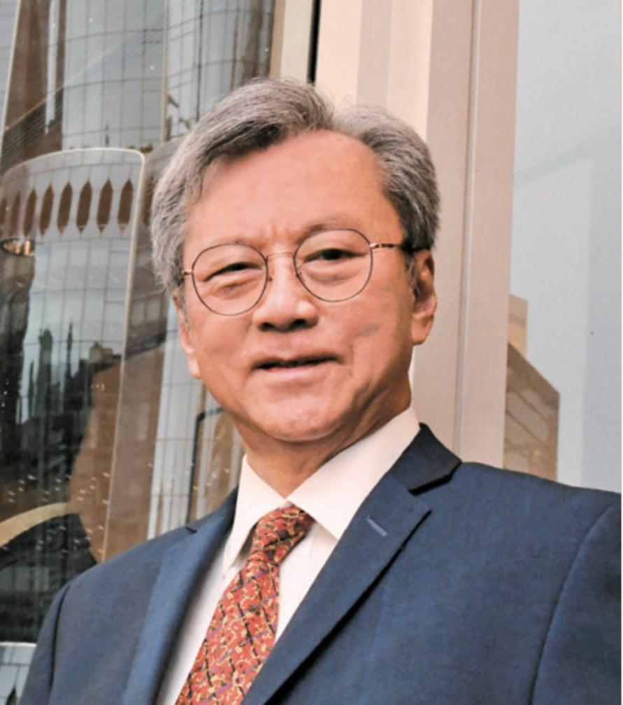 長實集團執行董事趙國雄之子是趙朗。