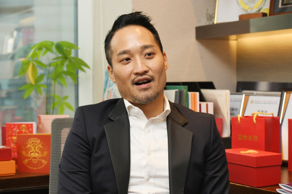 何敬康質疑本港法例嚴重過時 何敬康質疑本港法例嚴重過時