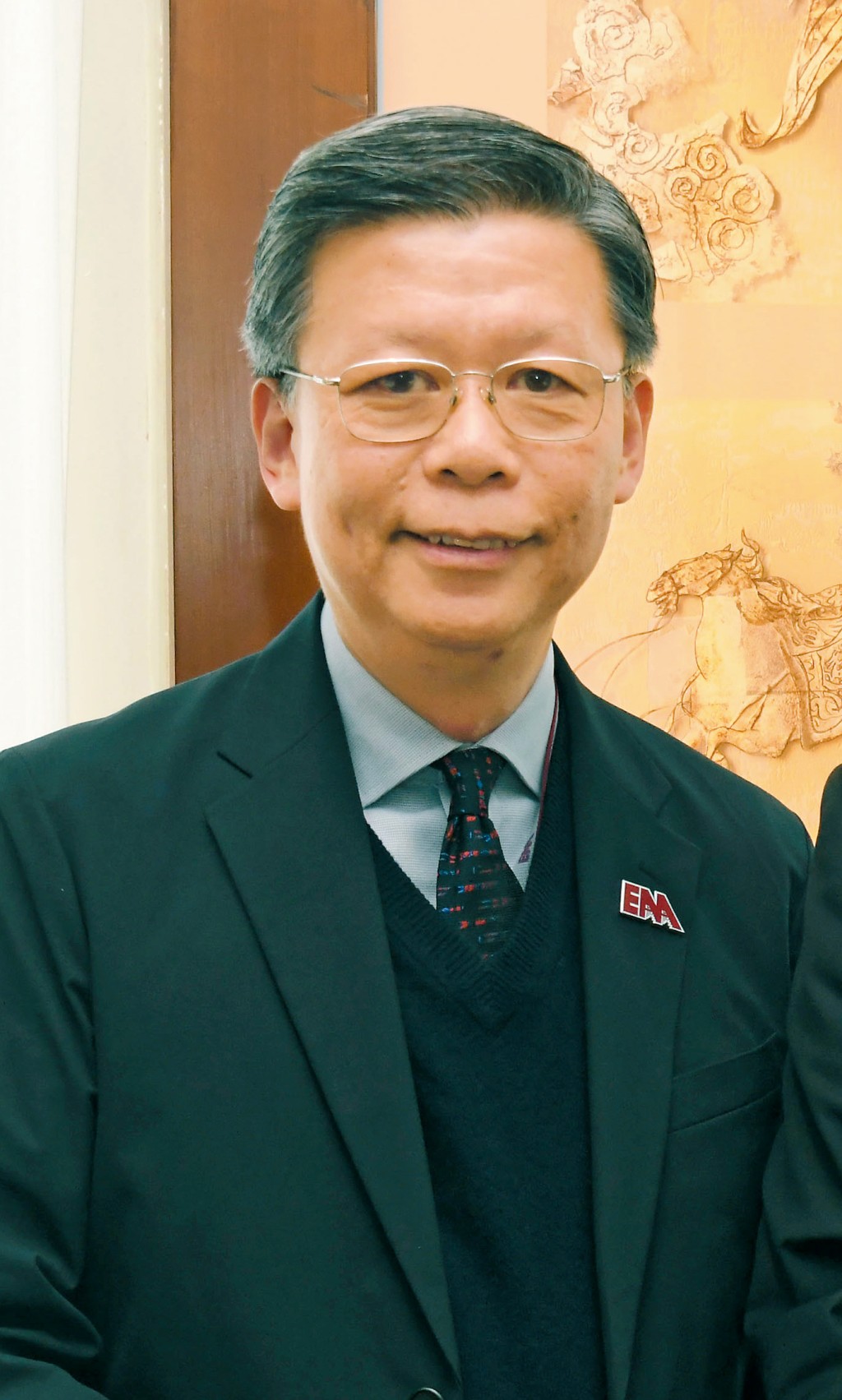 梁松泰表示在地監局工作的好處是，行政模式和嚴謹程度與政府大同小異，使他很易適應。