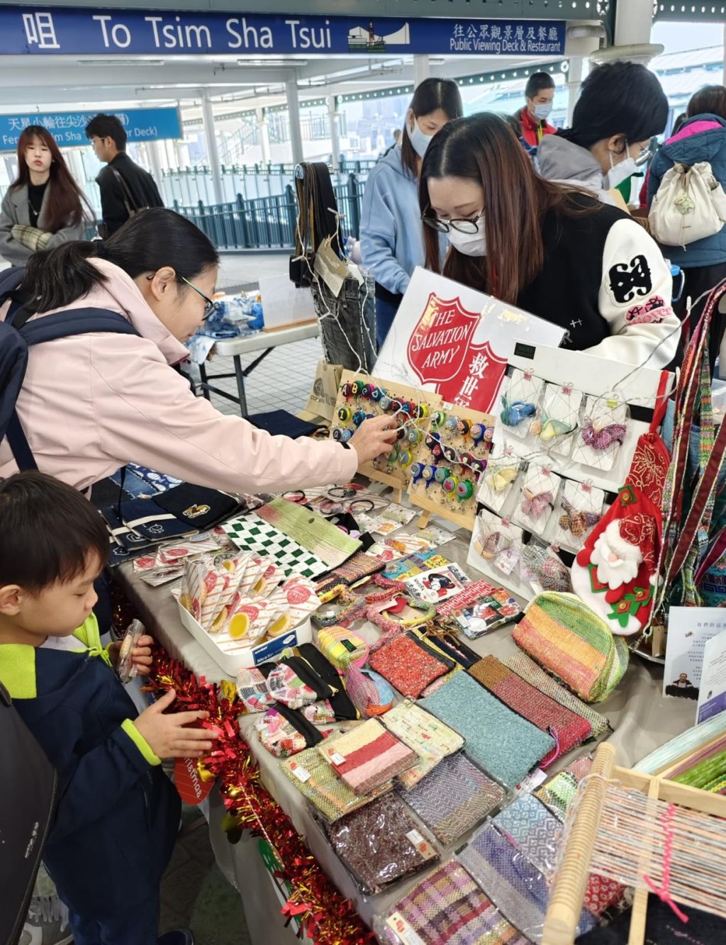 活動獲得社區及義工的大力支持,場面熱鬧,眾多市民踴躍參與。 活動獲得社區及義工的大力支持,場面熱鬧,眾多市民踴躍參與。
