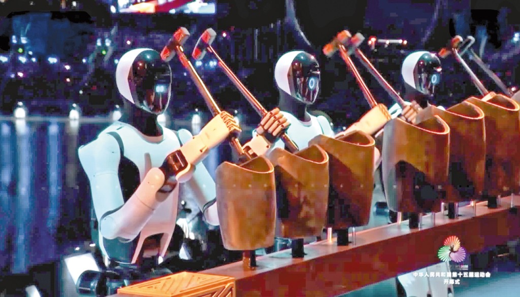 優必選旗下的Walker S2，在第十五屆全國運動會的開幕儀式亮相。